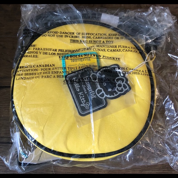 FREE SHIPPING! RARE HELLO KITTY-Loungefly (NWT) Lemon Crossbody Handbag - Picture 6 of 10